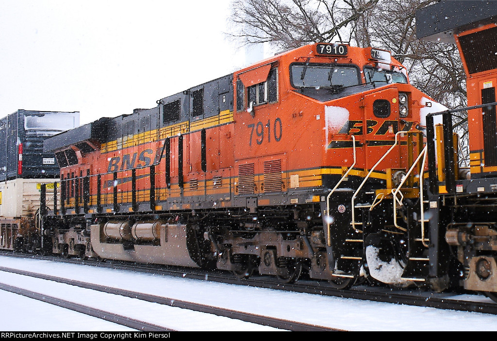 BNSF 7910